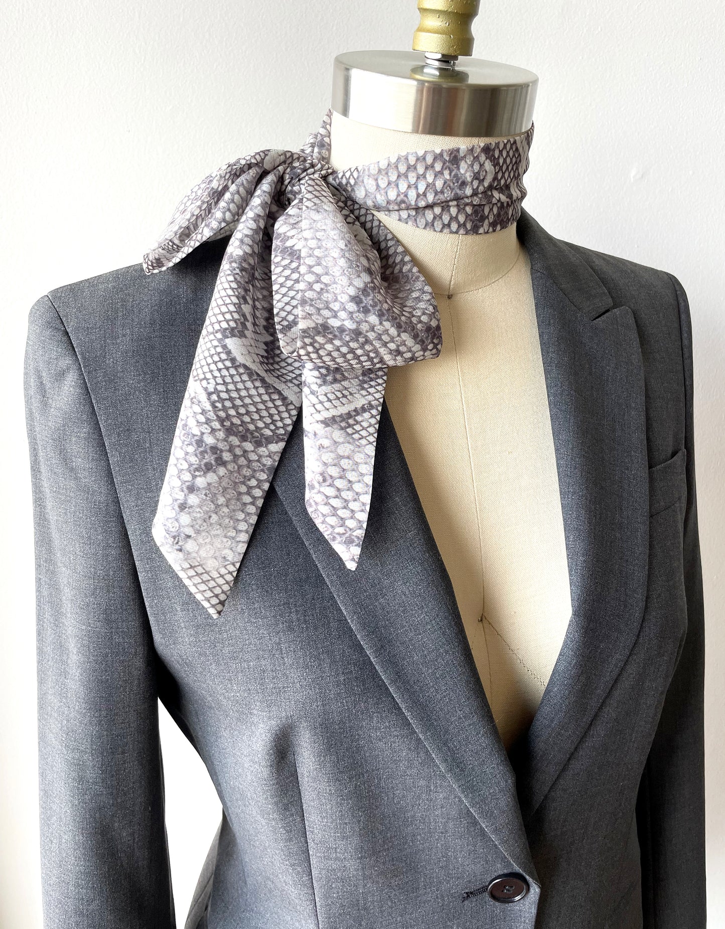 Women's skinny chiffon neck bow scarf